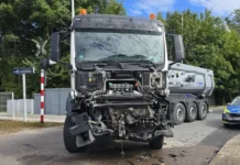 Ciężarówka uderzyła w pociąg Intercity