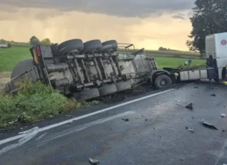Zderzenie trzech pojazdów na DK 25