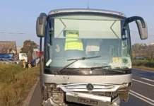 Zderzenie samochodu osobowego z autobusem