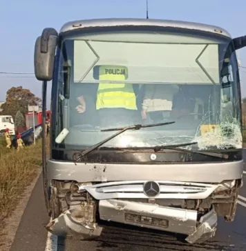 Zderzenie samochodu osobowego z autobusem