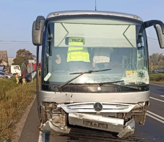 Zderzenie samochodu osobowego z autobusem